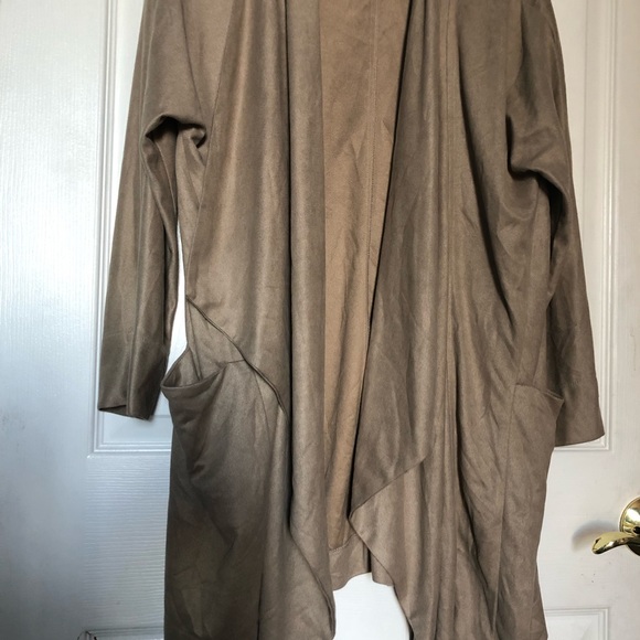 Lulu’s - Picture 1 of 7